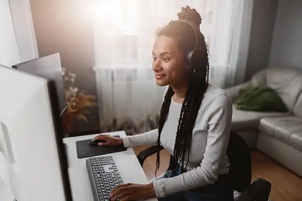 women working on computer