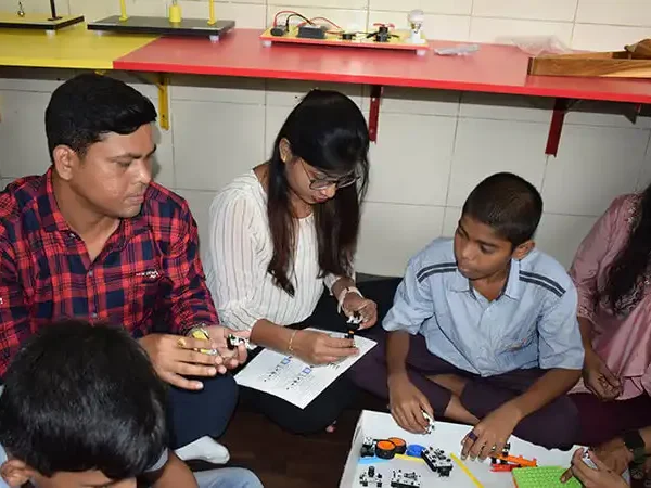 STEM Labs DIY Activity in Mumbai