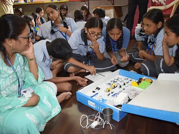 STEM Labs DIY Activity in Mumbai