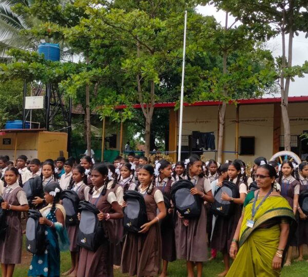 School Kit Distribution 04