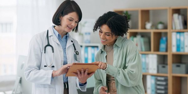 doctor-with-woman-for-consulting